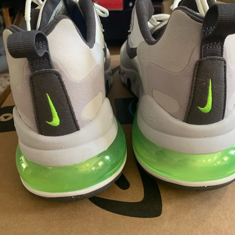 Men’s Nike Air Max 270 React Size 13 - Picture 4 of 5